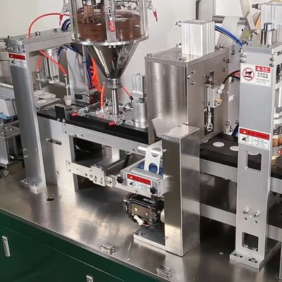 0.6 এমপিএ বায়ু চাপ স্ট্রেইট লাইন কফি ক্যাপসুল ফিলিং মেশিন সঙ্গে সুইং আউটপুট আর্ম